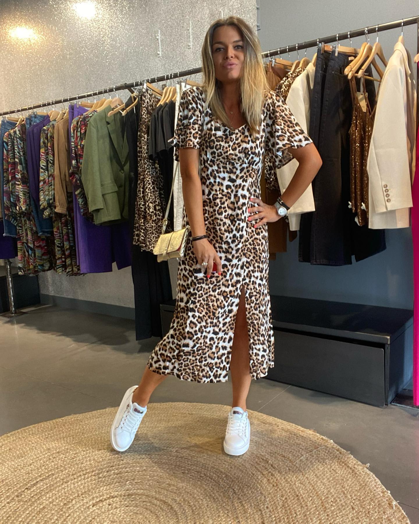 On continue à vous présenter nos nouveautés avec cette robe complètement graou 🐆