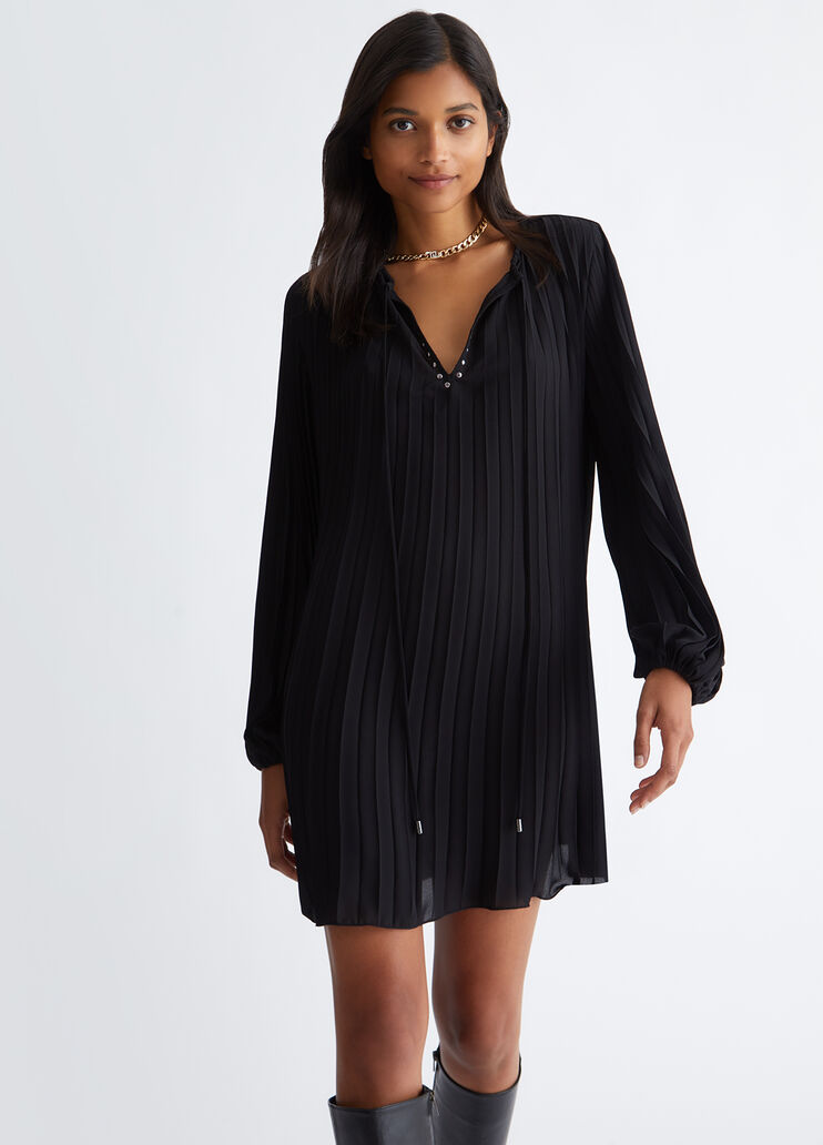 Robe courte en georgette plissée