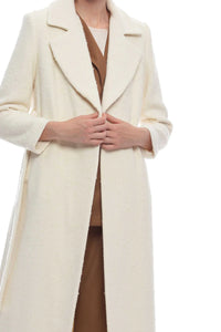 Manteau long avec boutons et ceinture