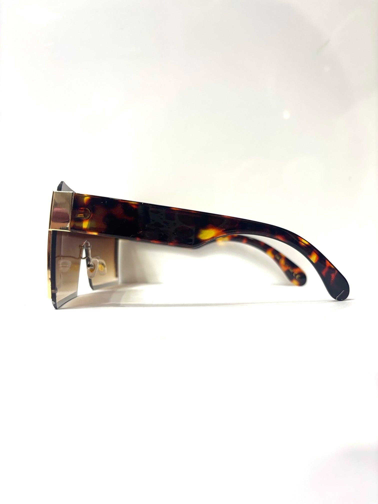 5000003151940_(LUNETTES RECTANGLES__ECAILLE__2__20250429151557087.jpg)_ORGAHUB