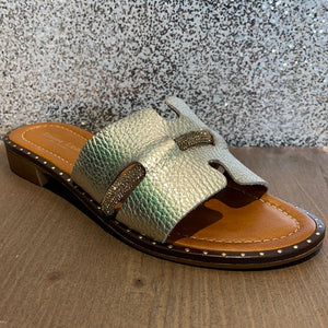 Sandales plates en cuir bande strass